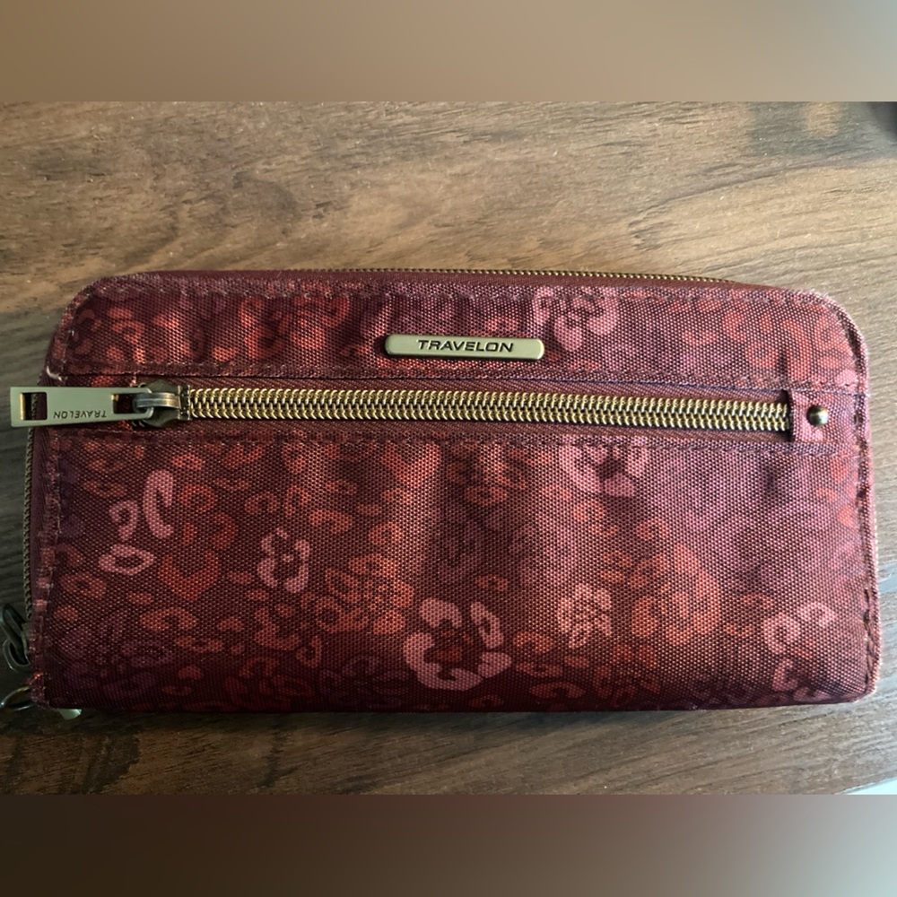 Travelon Red Wallet Elegant Design